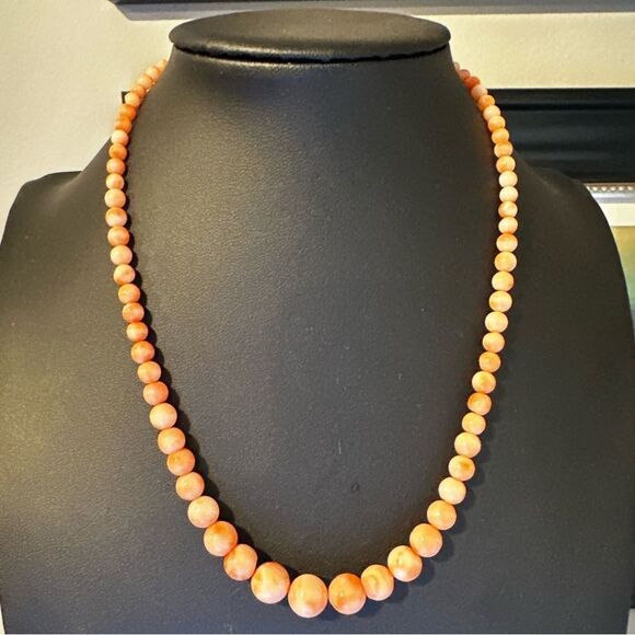 16" Graduated Angel Skin Coral beaded necklace with 14kt yellow gold clasp! - Picture 7 of 12
